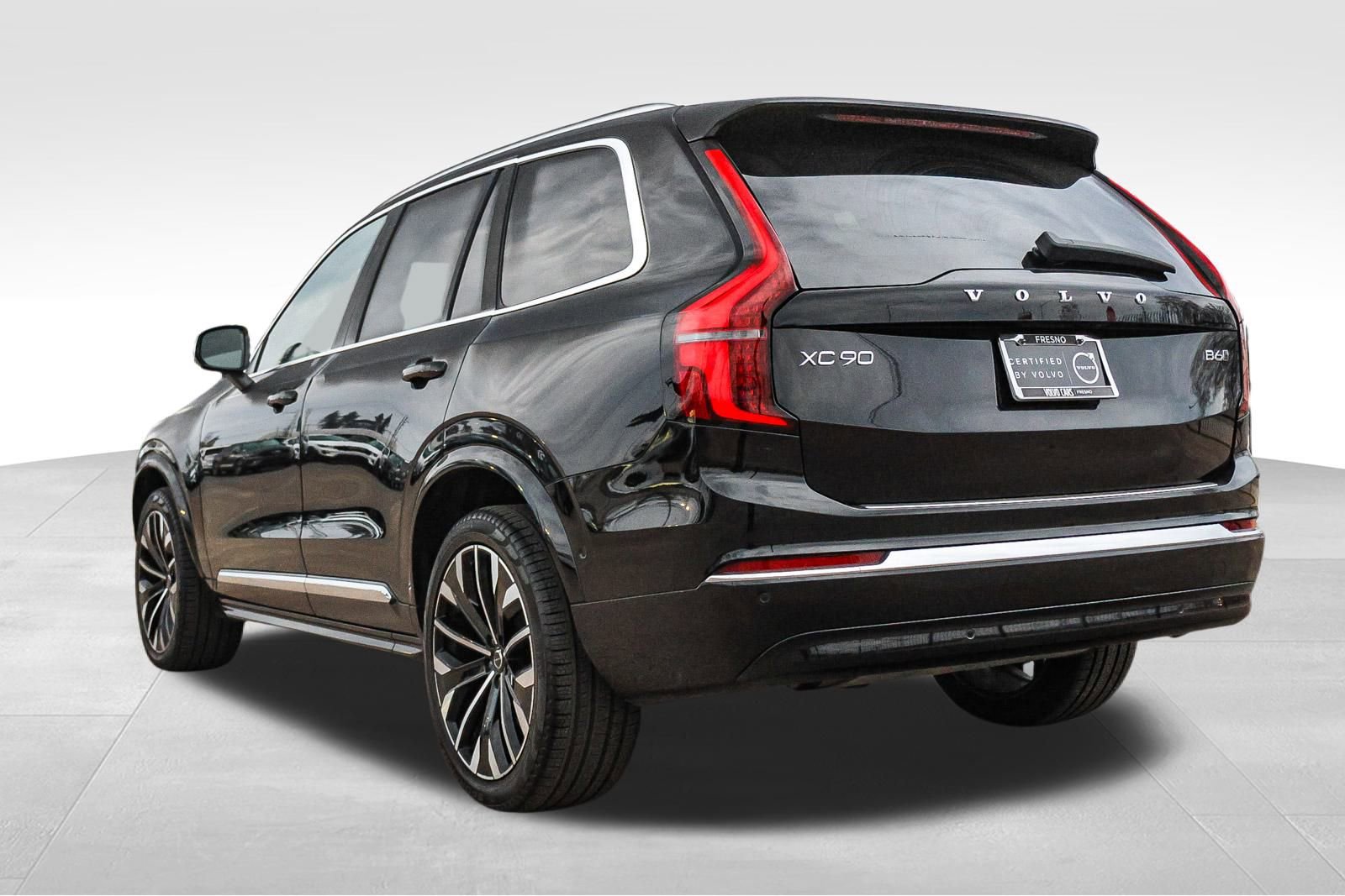 Used 2025 Volvo XC90 B6 Plus w/ Protection Package Premier image 8