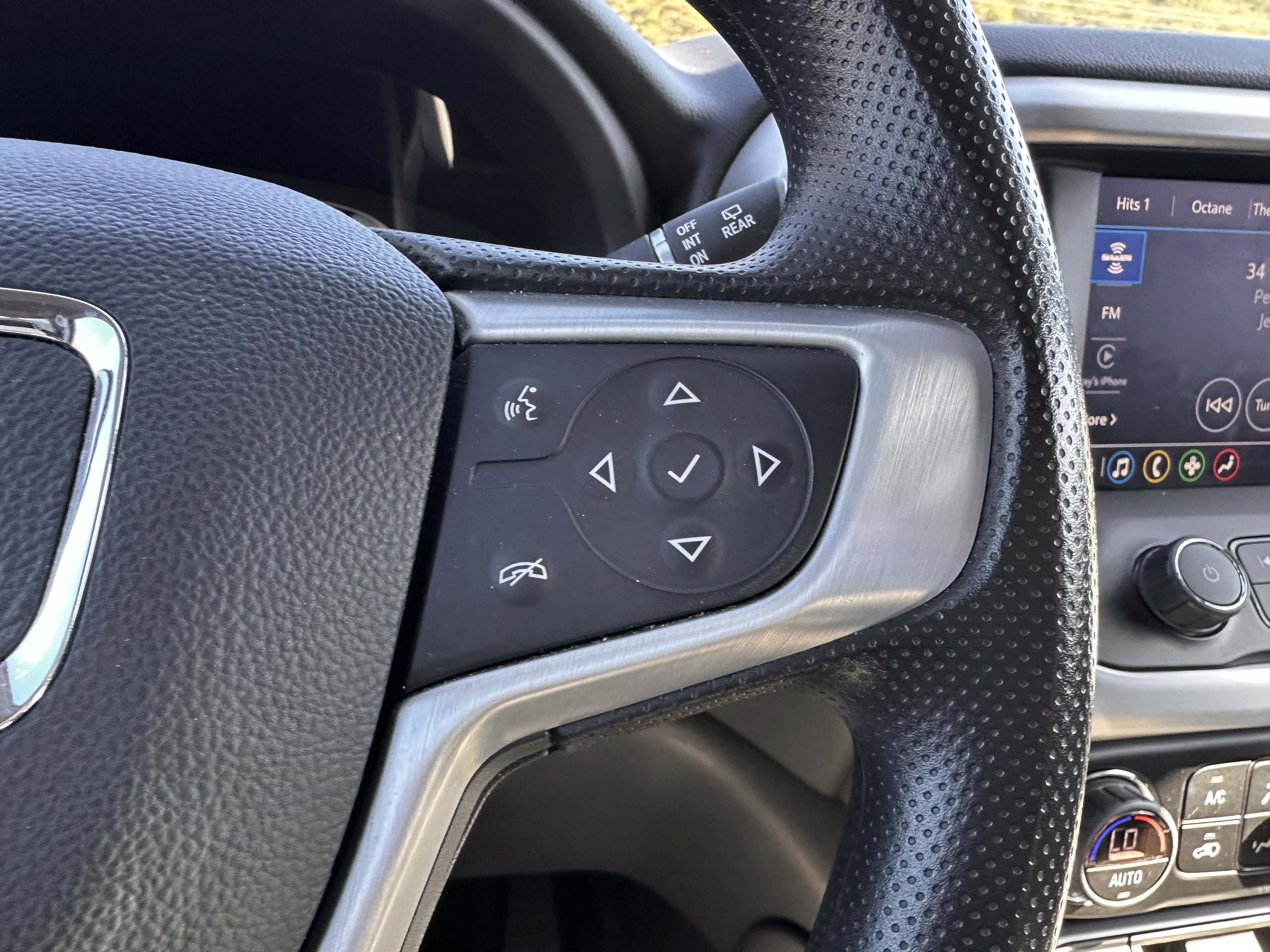 Used 2023 GMC Acadia SLE w/ Driver Convenience Package image 12