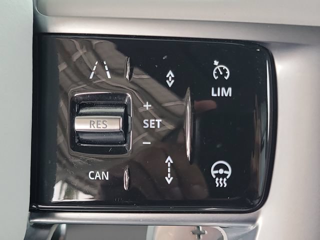 Used 2024 Land Rover Range Rover SV AWD/4WD image 9