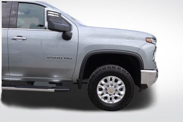 Used 2024 Chevrolet Silverado 2500 LTZ w/ LTZ Convenience Package image 14