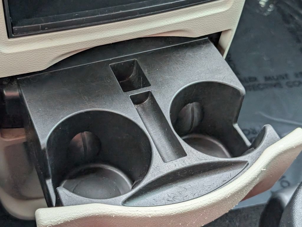 Used 2019 Dodge Grand Caravan SE w/ UConnect Hands-Free Group FWD image 22
