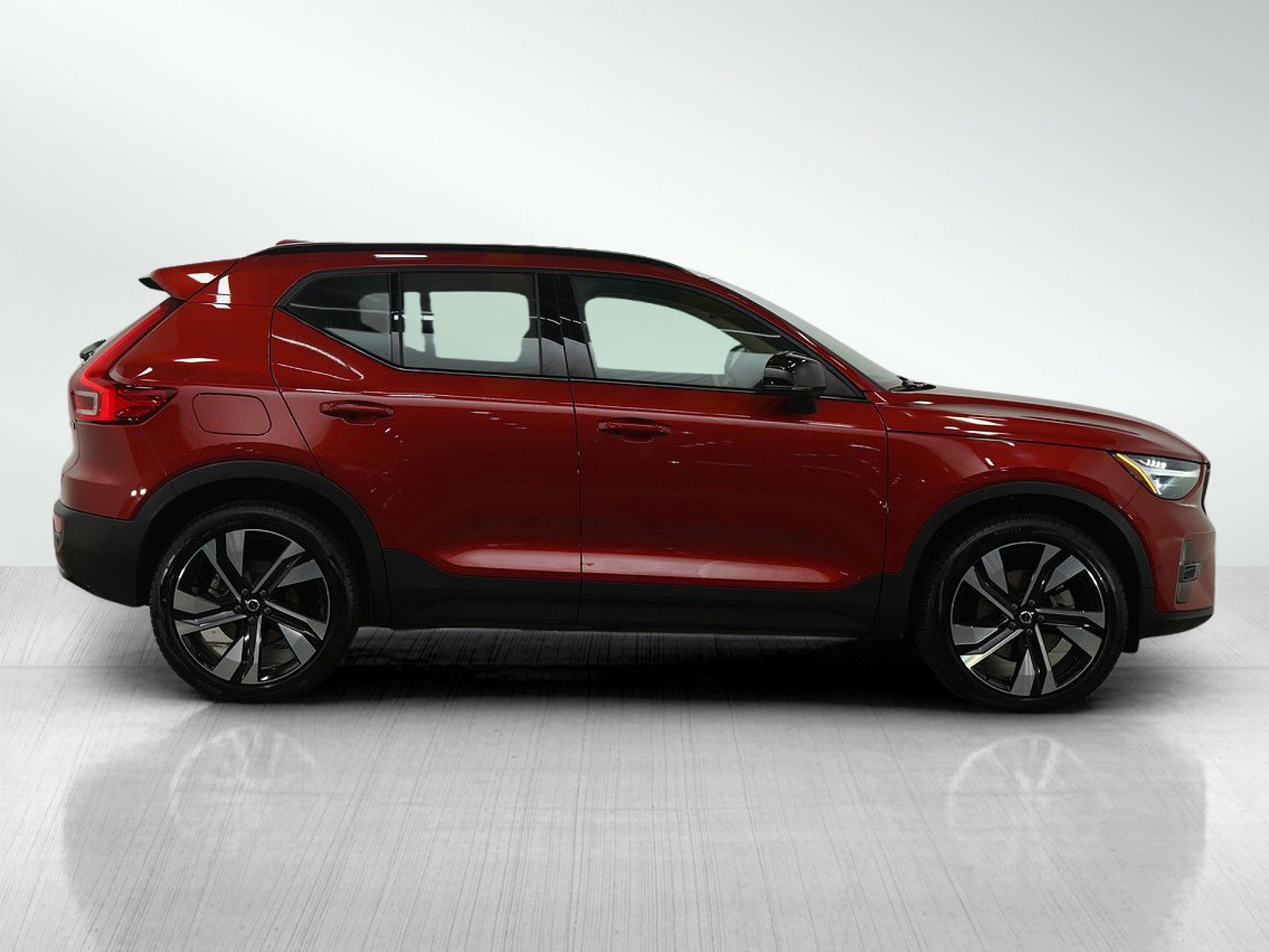 Used 2023 Volvo XC40 B5 Ultimate w/ Protection Package Premier image 6