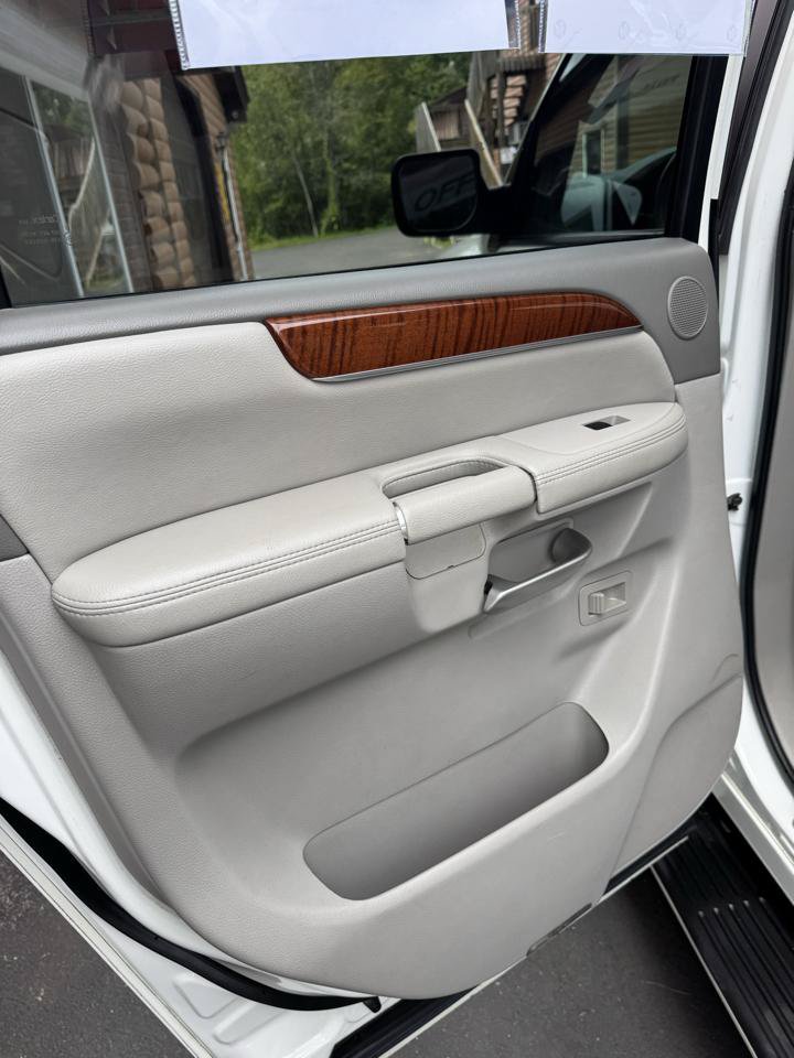 Used 2010 INFINITI QX56 4WD w/ Technology Pkg image 14