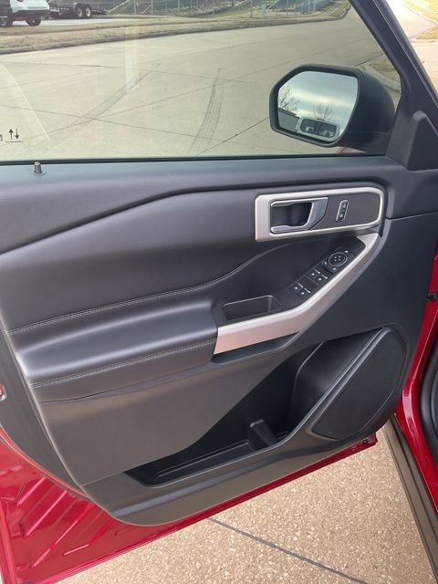 Used 2023 Ford Explorer XLT w/ Equipment Group 202A image 18