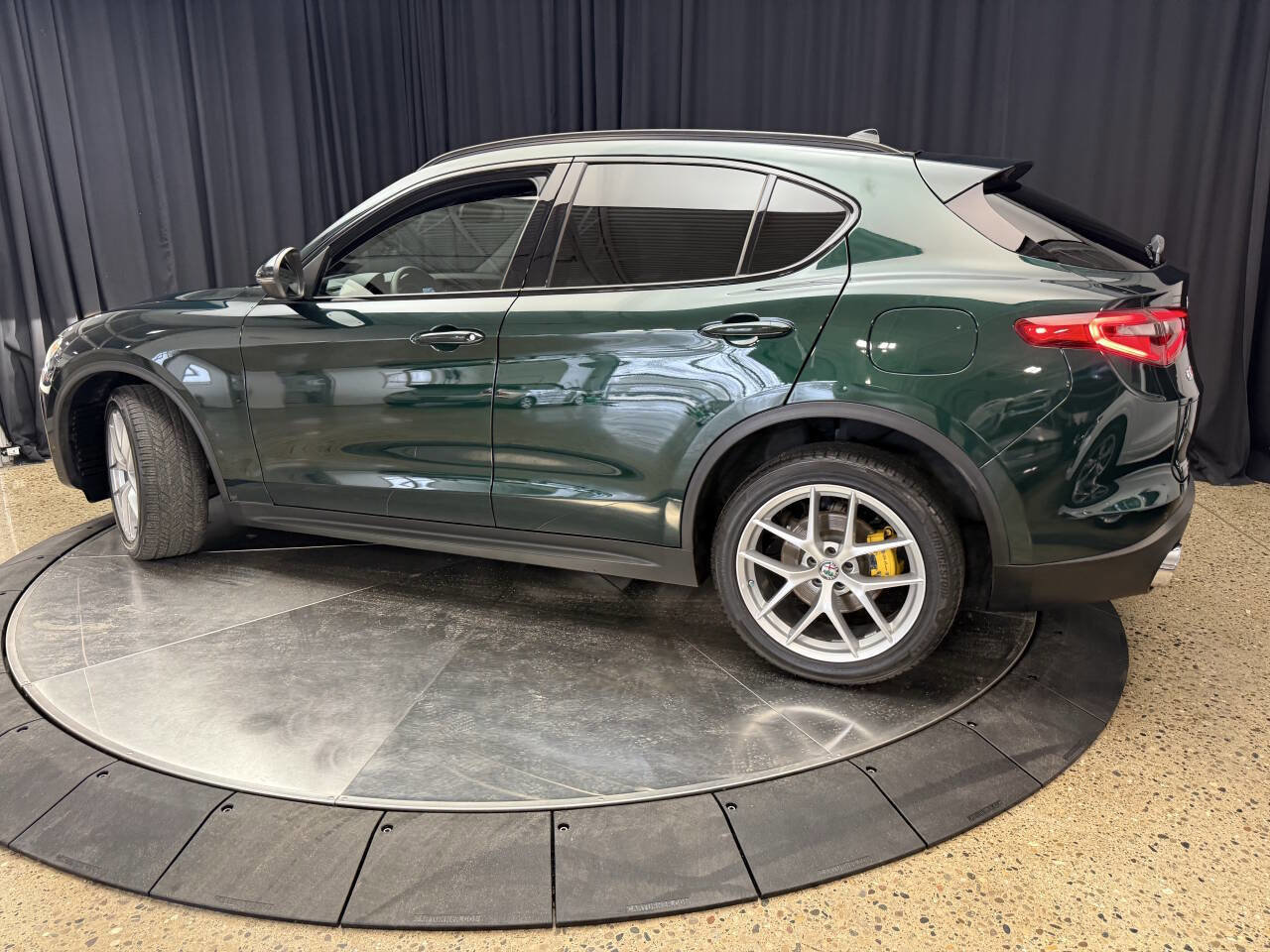 Used 2018 Alfa Romeo Stelvio Ti Sport image 5