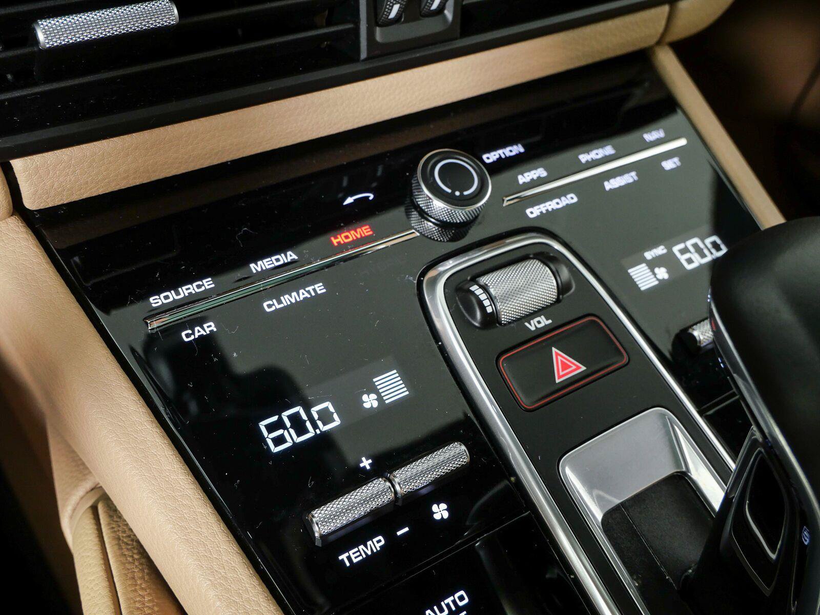 Certified 2020 Porsche Cayenne AWD/4WD image 18