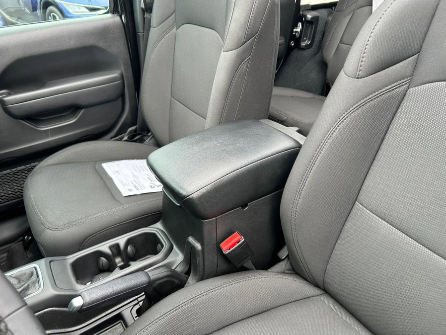 Used 2023 Jeep Wrangler Unlimited w/ Sun & Screen Package AWD/4WD image 19