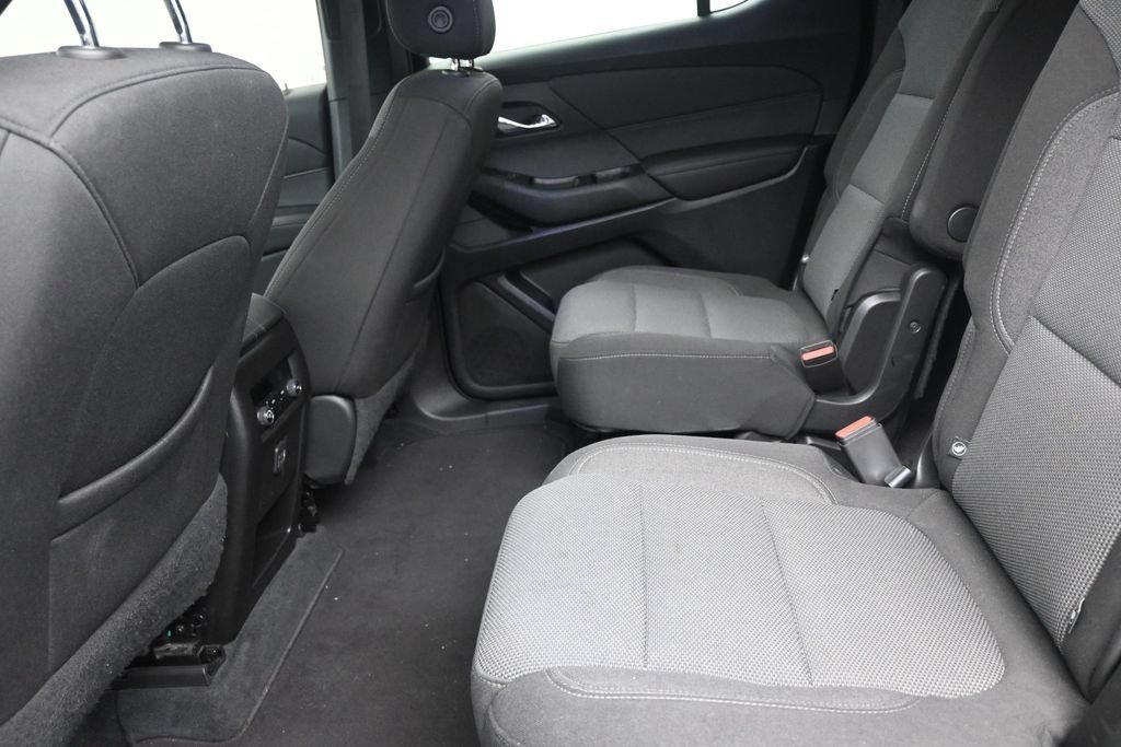 Used 2023 Chevrolet Traverse LT FWD image 13