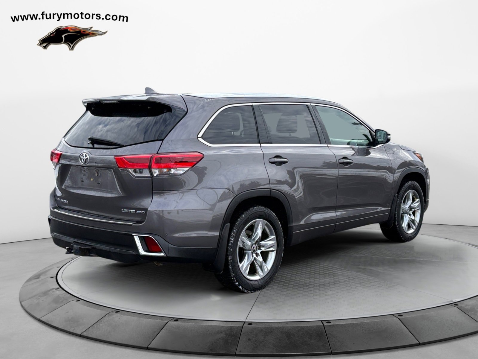 Used 2018 Toyota Highlander Limited Platinum image 3