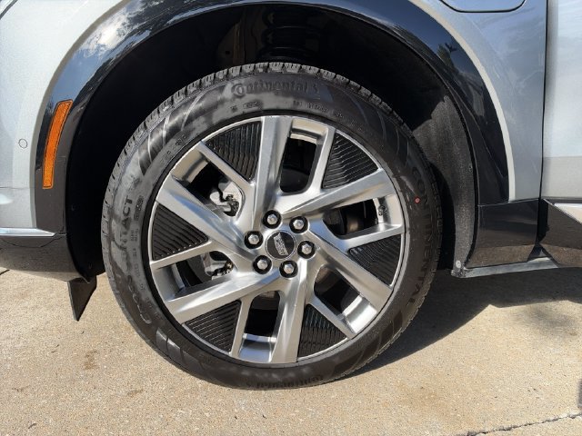Certified 2025 Cadillac Optiq Luxury 1 AWD/4WD image 17