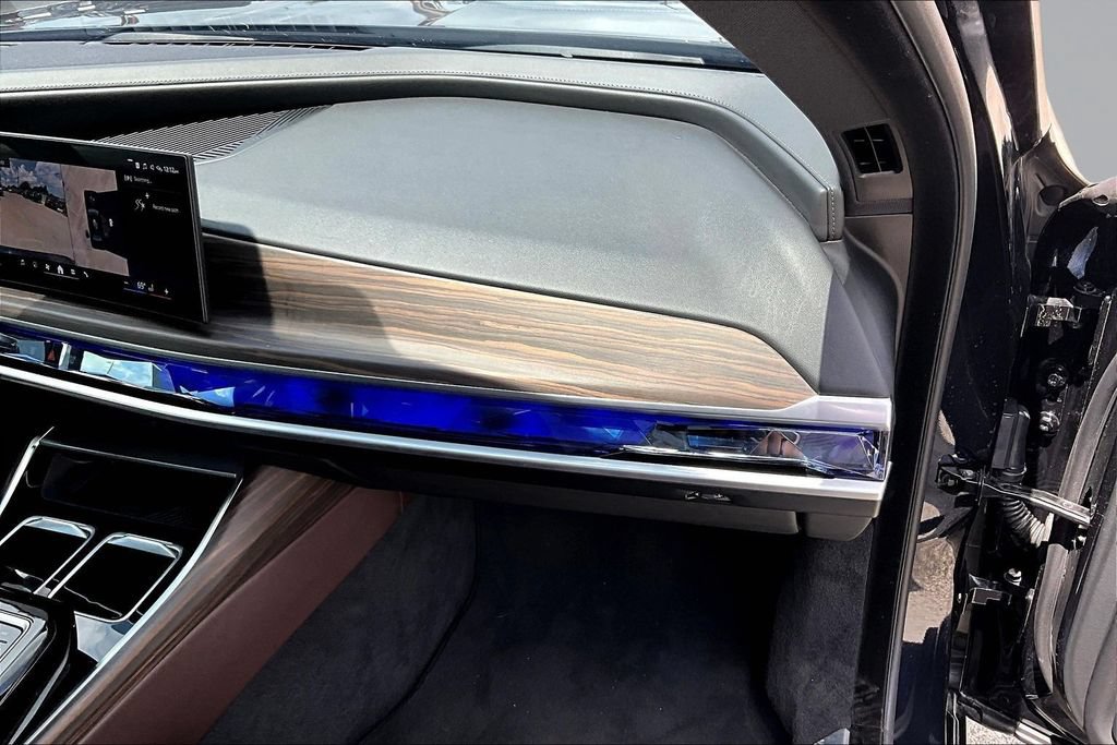 Used 2025 BMW 740i xDrive AWD/4WD image 27