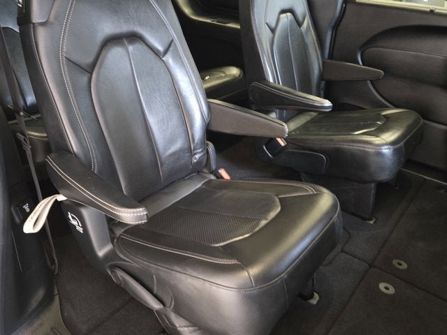 Used 2019 Chrysler Pacifica Touring-L Plus w/ S Appearance Package FWD image 8
