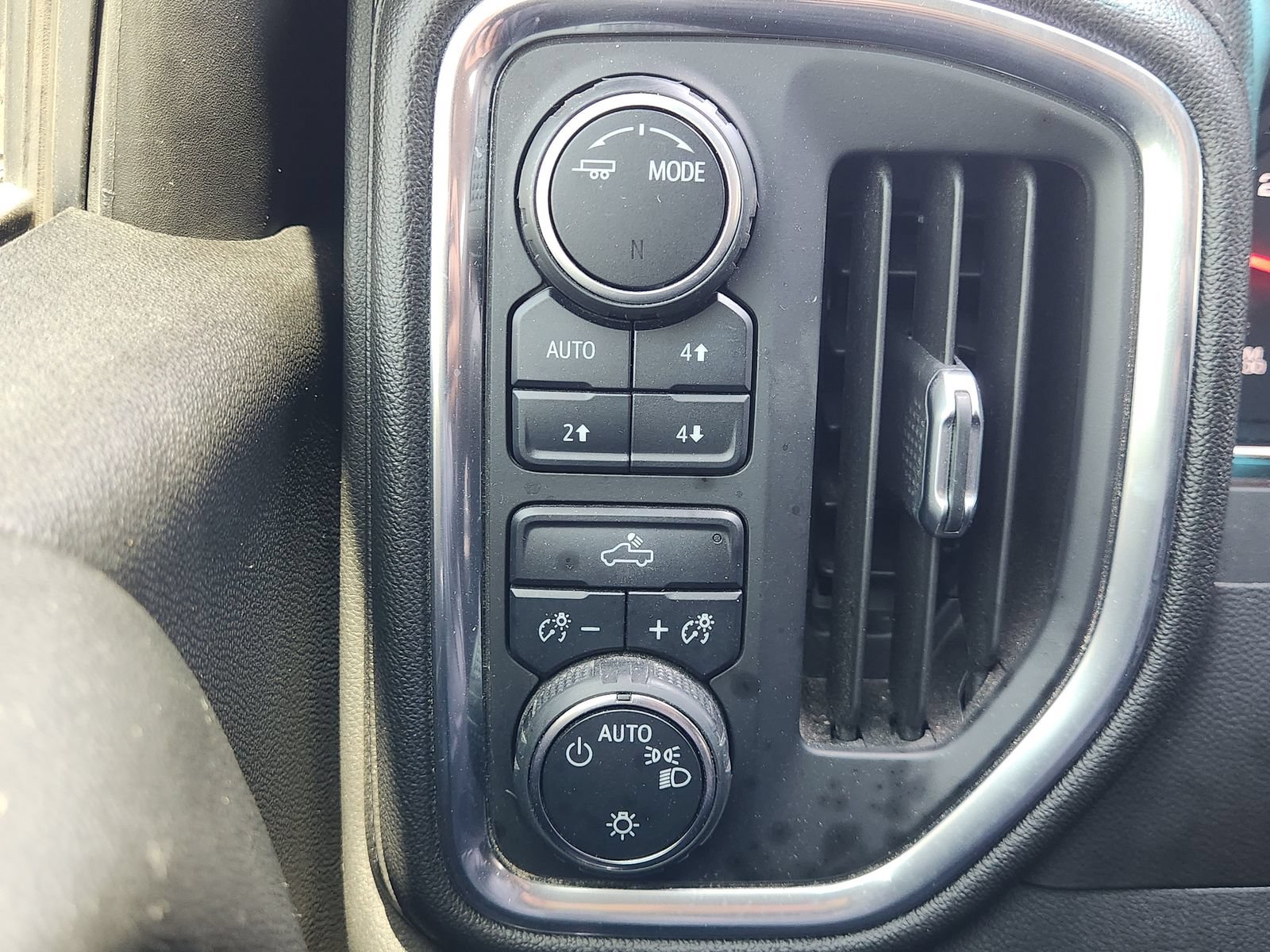Used 2020 Chevrolet Silverado 1500 LT AWD/4WD image 27