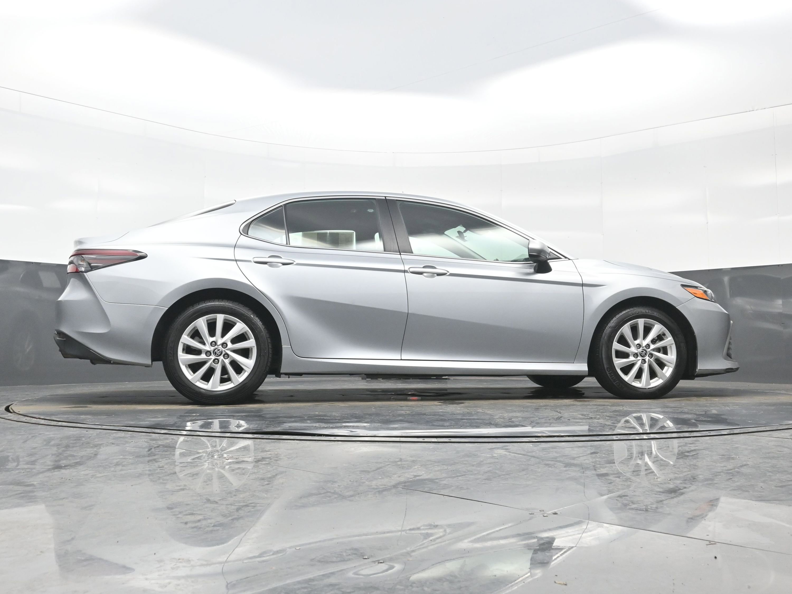 Used 2024 Toyota Camry LE image 32