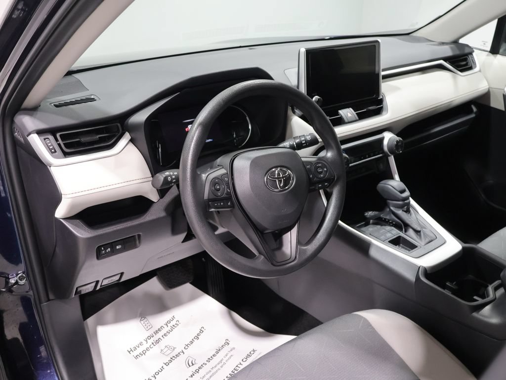Used 2025 Toyota RAV4 XLE AWD/4WD image 15