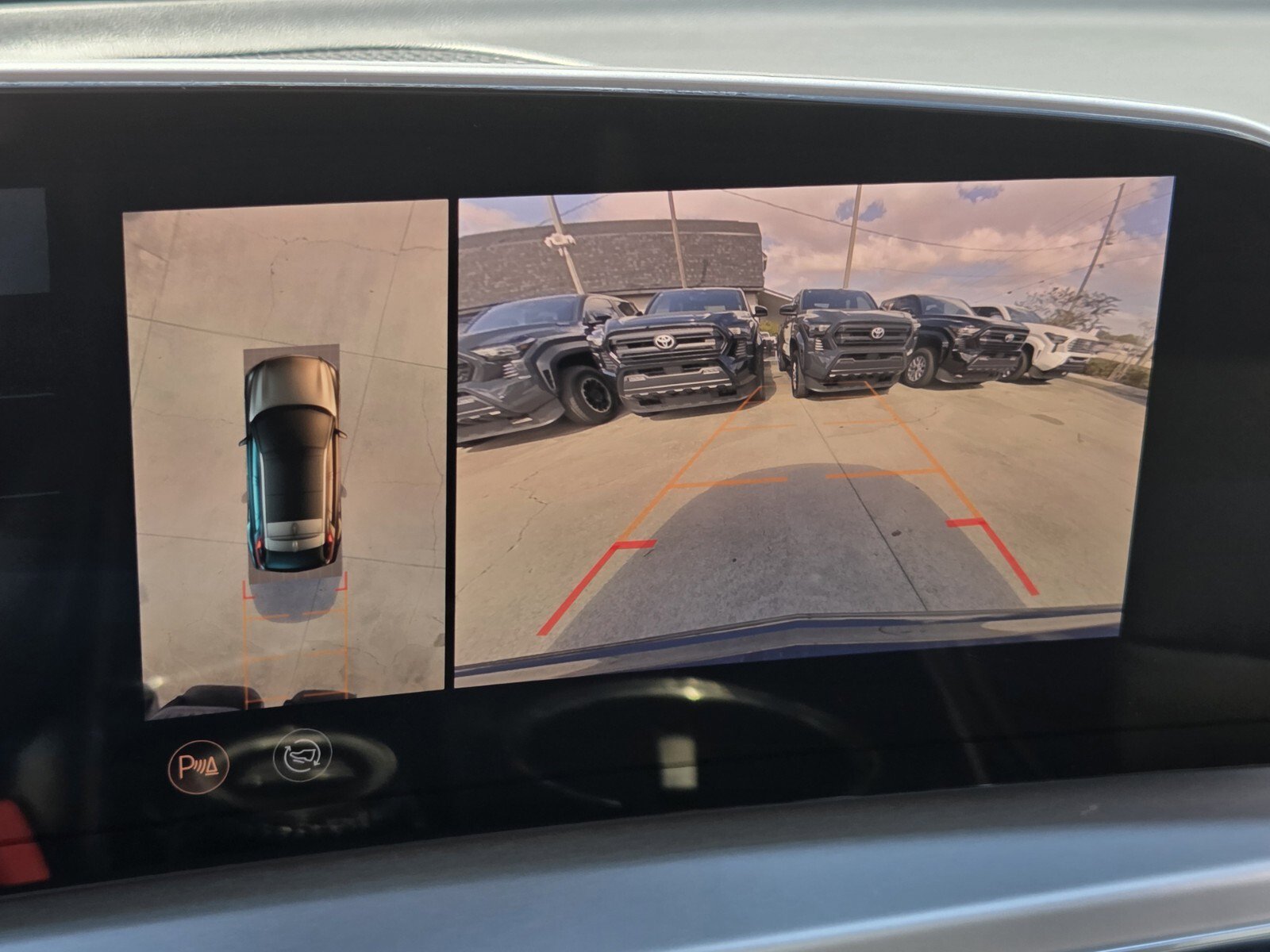 Used 2024 Cadillac Lyriq Sport image 18