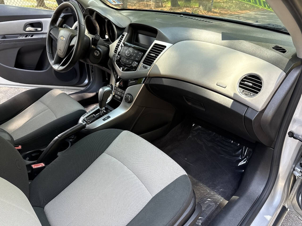 Used 2011 Chevrolet Cruze LS FWD image 19
