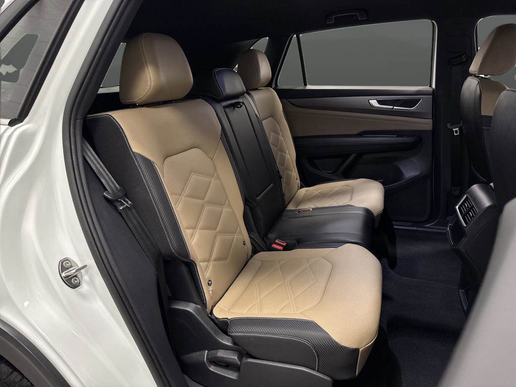 Used 2025 Volkswagen Atlas Cross Sport SE image 28