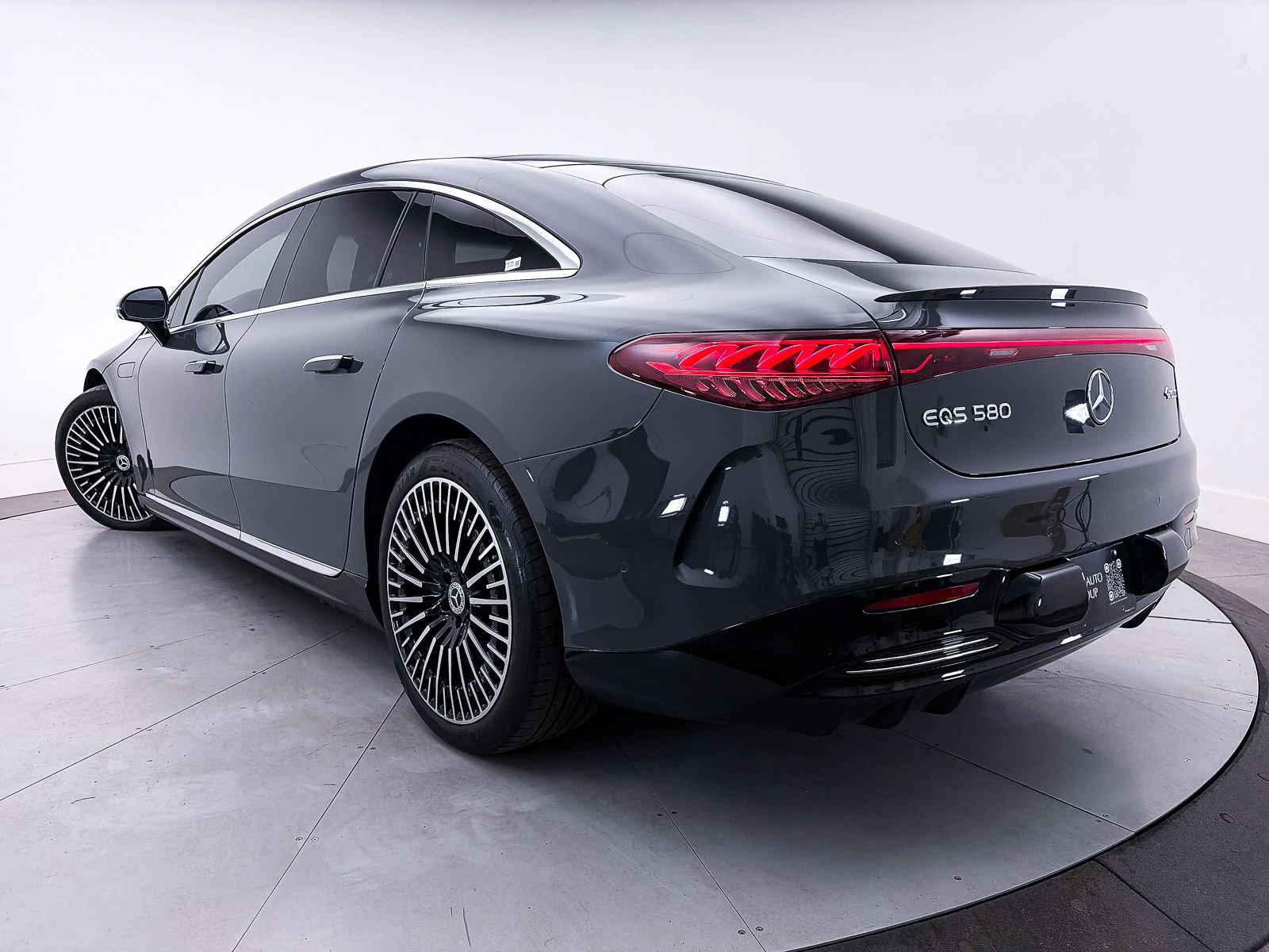 Used 2023 Mercedes-Benz EQS 580 4MATIC Sedan image 2