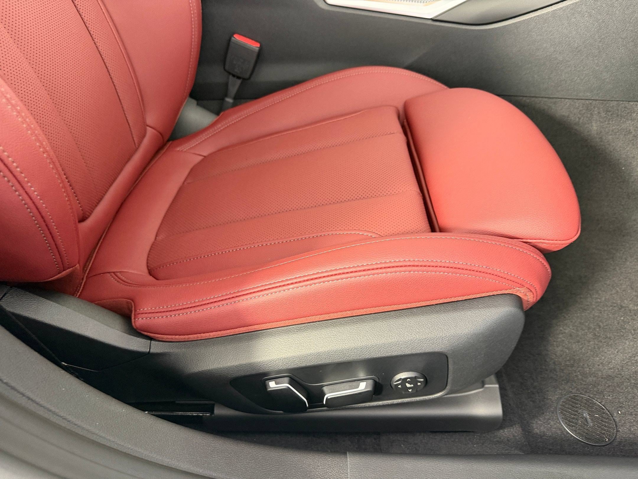 Used 2026 BMW i4 eDrive40 w/ Premium Package RWD image 33