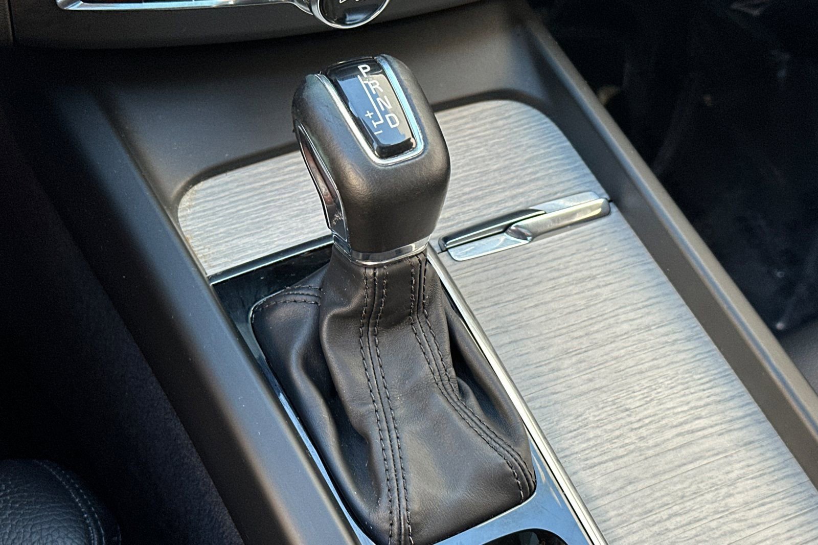 Used 2020 Volvo XC60 T6 Inscription image 24