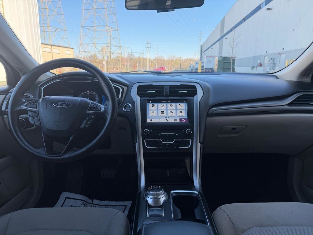 Used 2017 Ford Fusion SE image 20