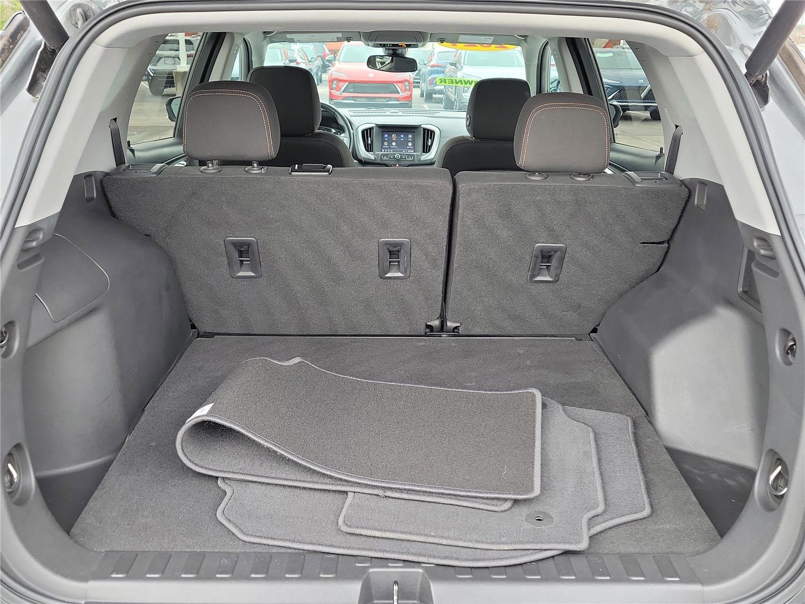 Used 2021 GMC Terrain SLE w/ Driver Convenience Package image 8