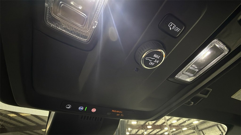 Used 2025 Chevrolet Suburban Z71 image 25