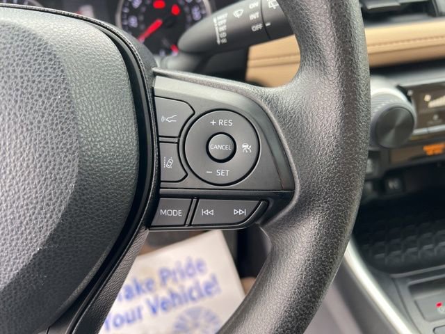 Used 2019 Toyota RAV4 LE w/ Carpet Mat Package image 15