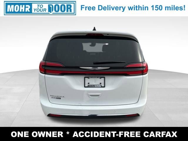 Used 2024 Chrysler Pacifica Touring-L image 6