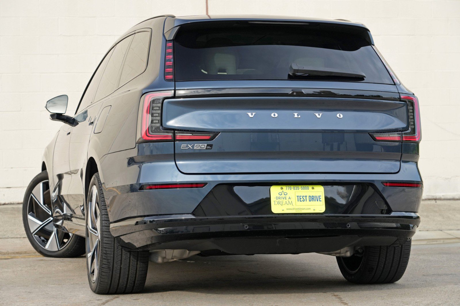 Used 2025 Volvo EX90 Ultra AWD/4WD image 6