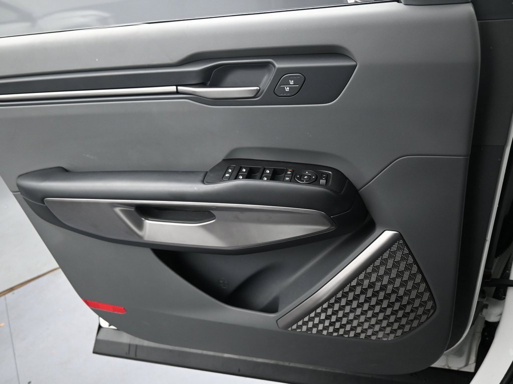 Used 2024 Kia EV9 Light image 30