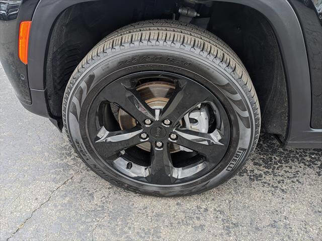 Used 2023 Jeep Grand Cherokee L Limited w/ Luxury Tech Group II image 8