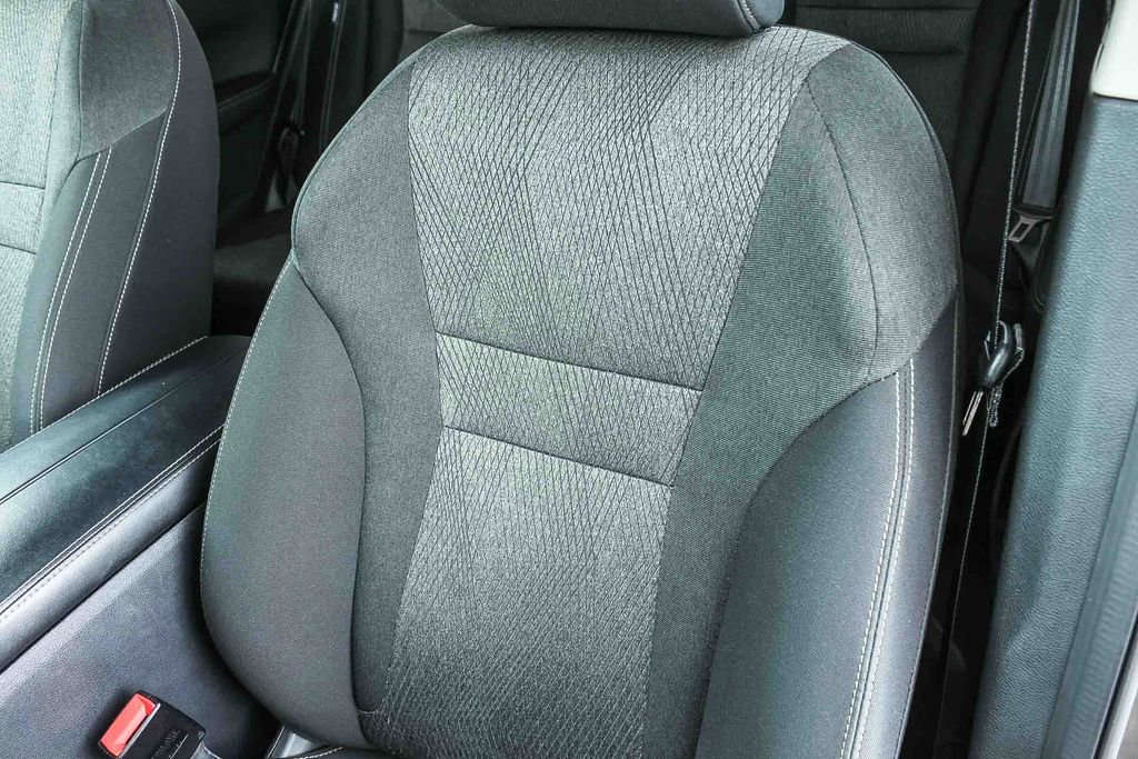 Used 2025 Nissan Rogue SV FWD image 30