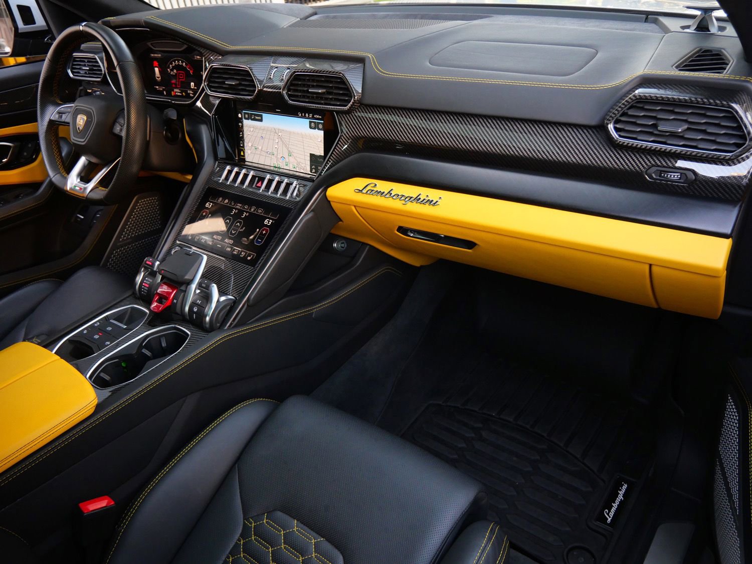 Used 2022 Lamborghini Urus AWD/4WD image 20