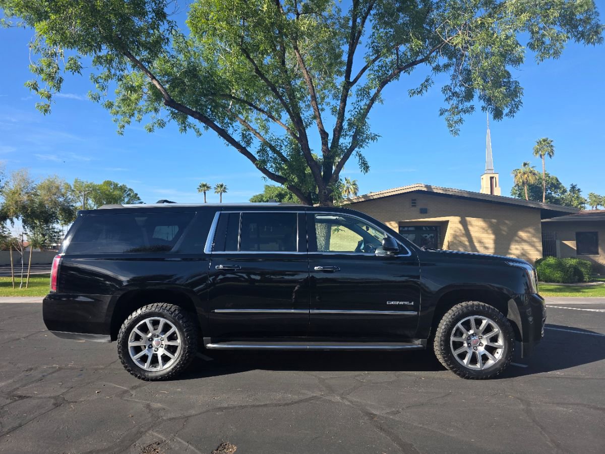Used 2018 GMC Yukon XL Denali image 3