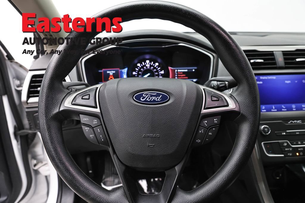 Used 2020 Ford Fusion SE FWD image 10
