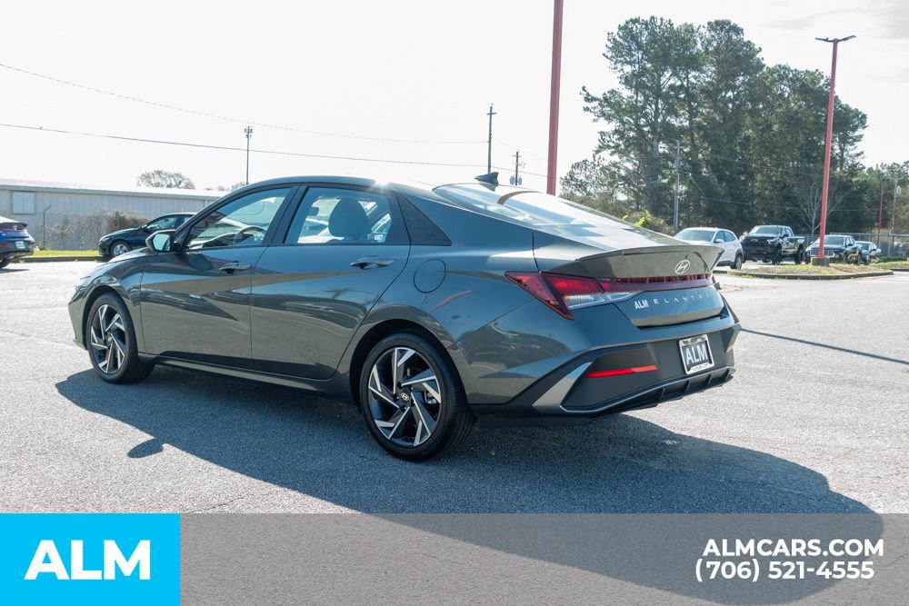 Used 2025 Hyundai Elantra Sport FWD image 8