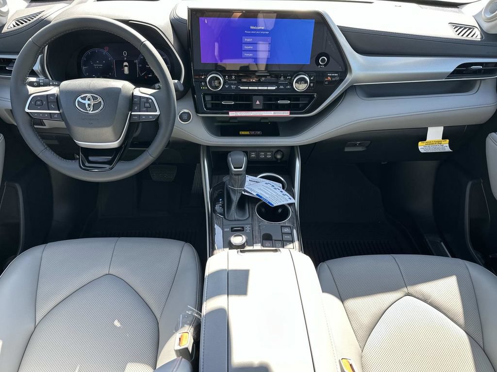 New 2026 Toyota Highlander Platinum AWD/4WD image 13