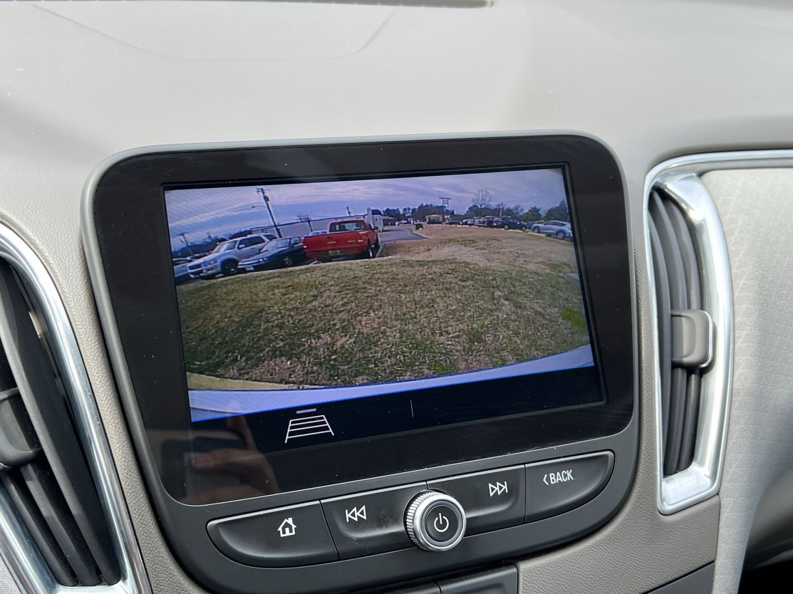 Used 2020 Chevrolet Malibu LT image 16