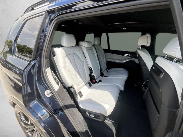 Used 2025 BMW X7 xDrive40i w/ M Sport Package AWD/4WD image 27