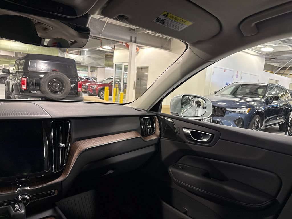 Used 2021 Volvo XC60 T5 Momentum w/ Advanced Package AWD/4WD image 24