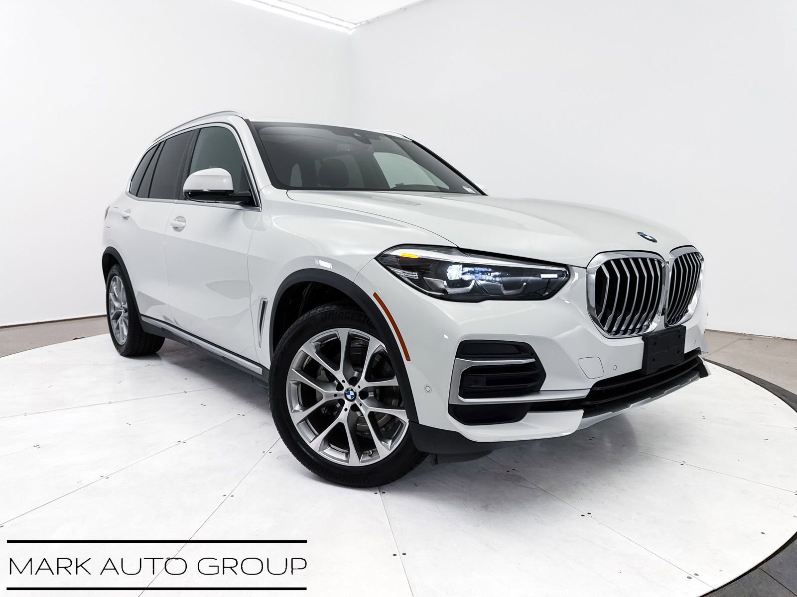 Used 2022 BMW X5 xDrive40i w/ Premium Package AWD/4WD image 1