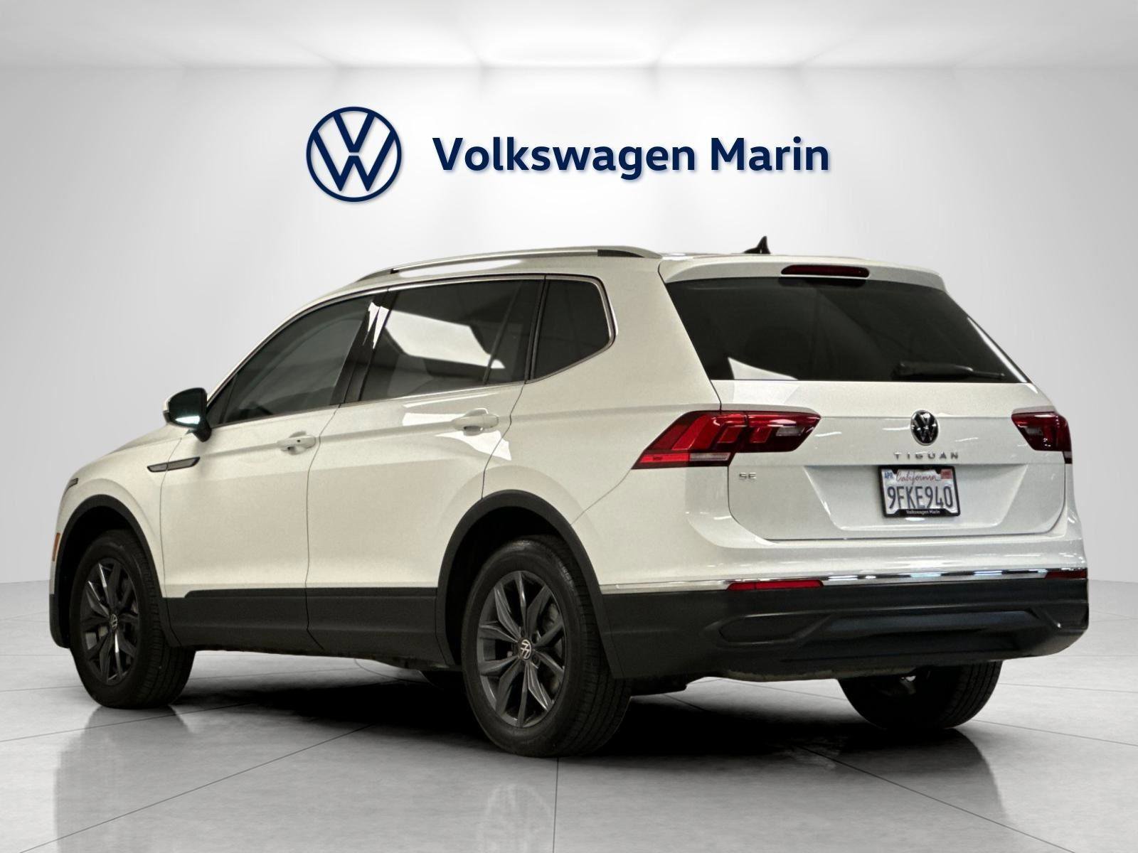Used 2023 Volkswagen Tiguan SE w/ Panoramic Sunroof Package FWD image 3