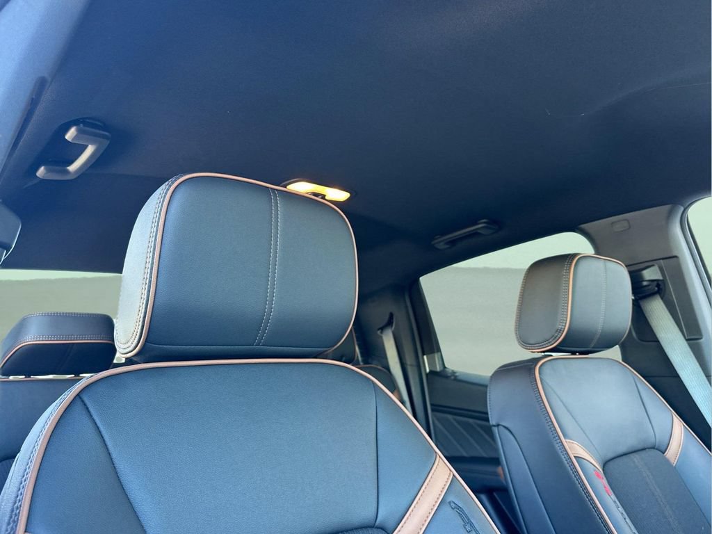 New 2026 GMC Canyon AT4 w/ Nightfall Edition AWD/4WD image 17
