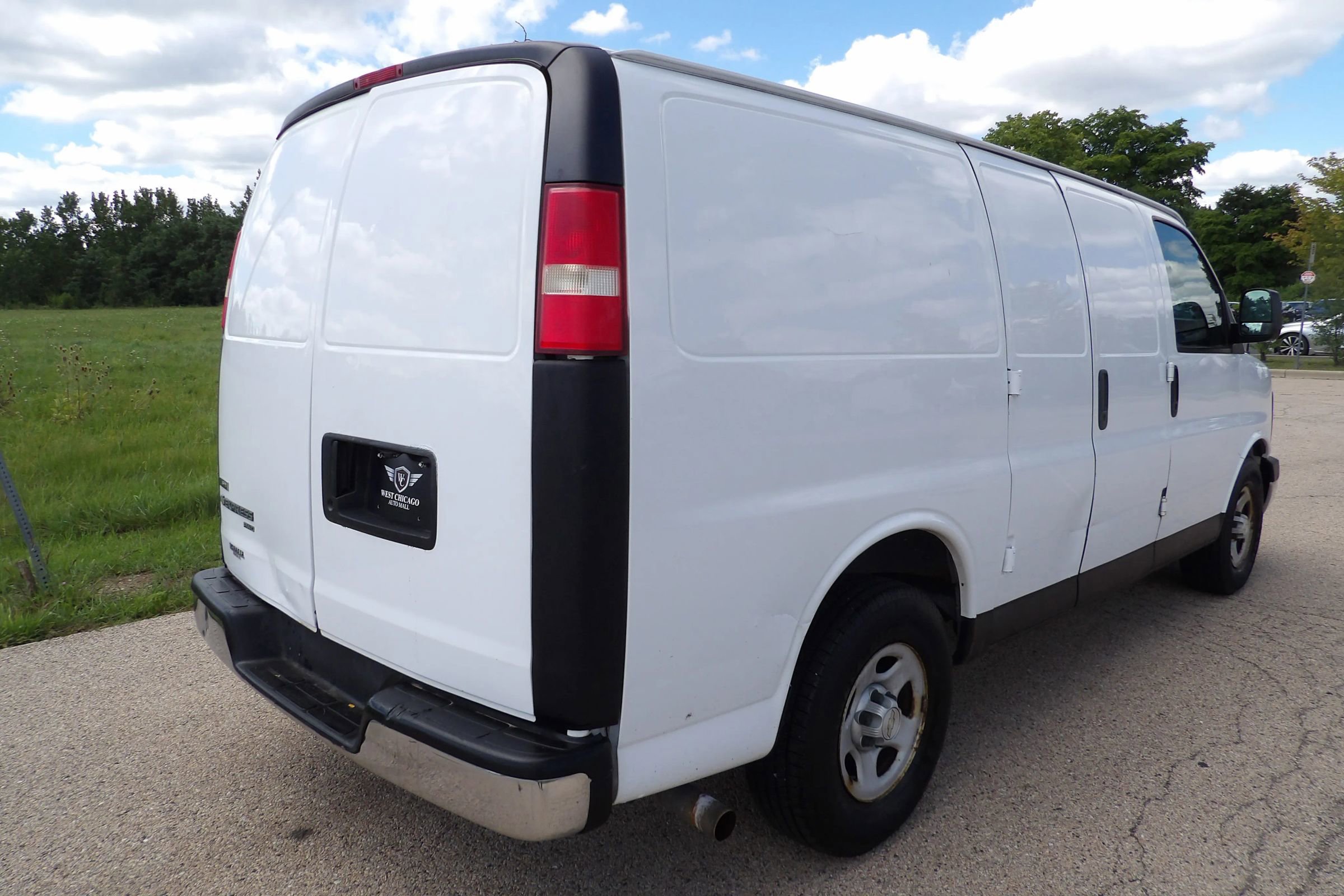Used 2008 Chevrolet Express 1500 AWD image 3