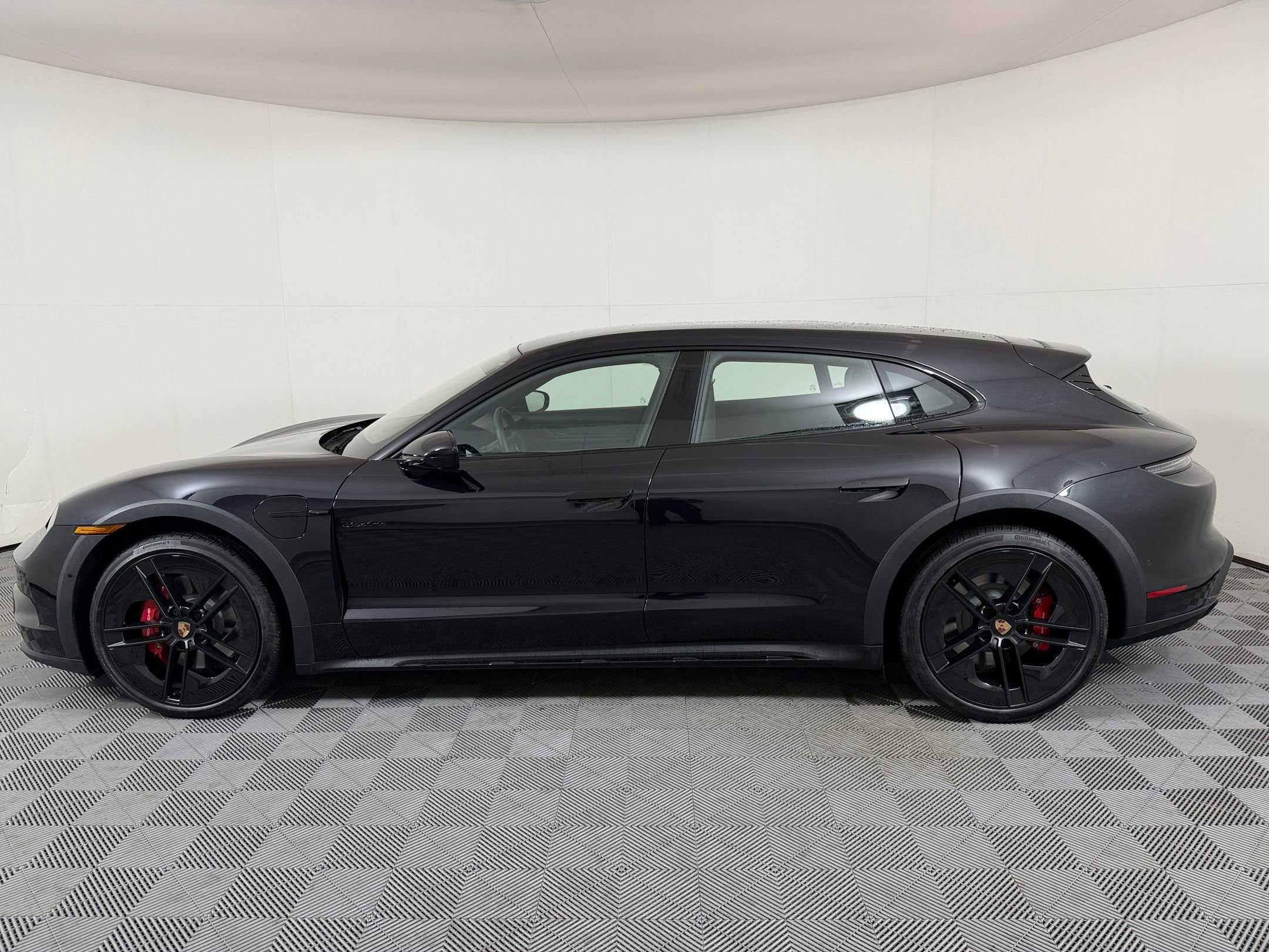 New 2026 Porsche Taycan 4S AWD/4WD image 2