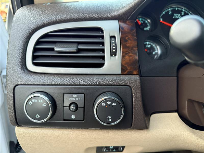 Used 2013 GMC Sierra 3500 Denali AWD/4WD image 25