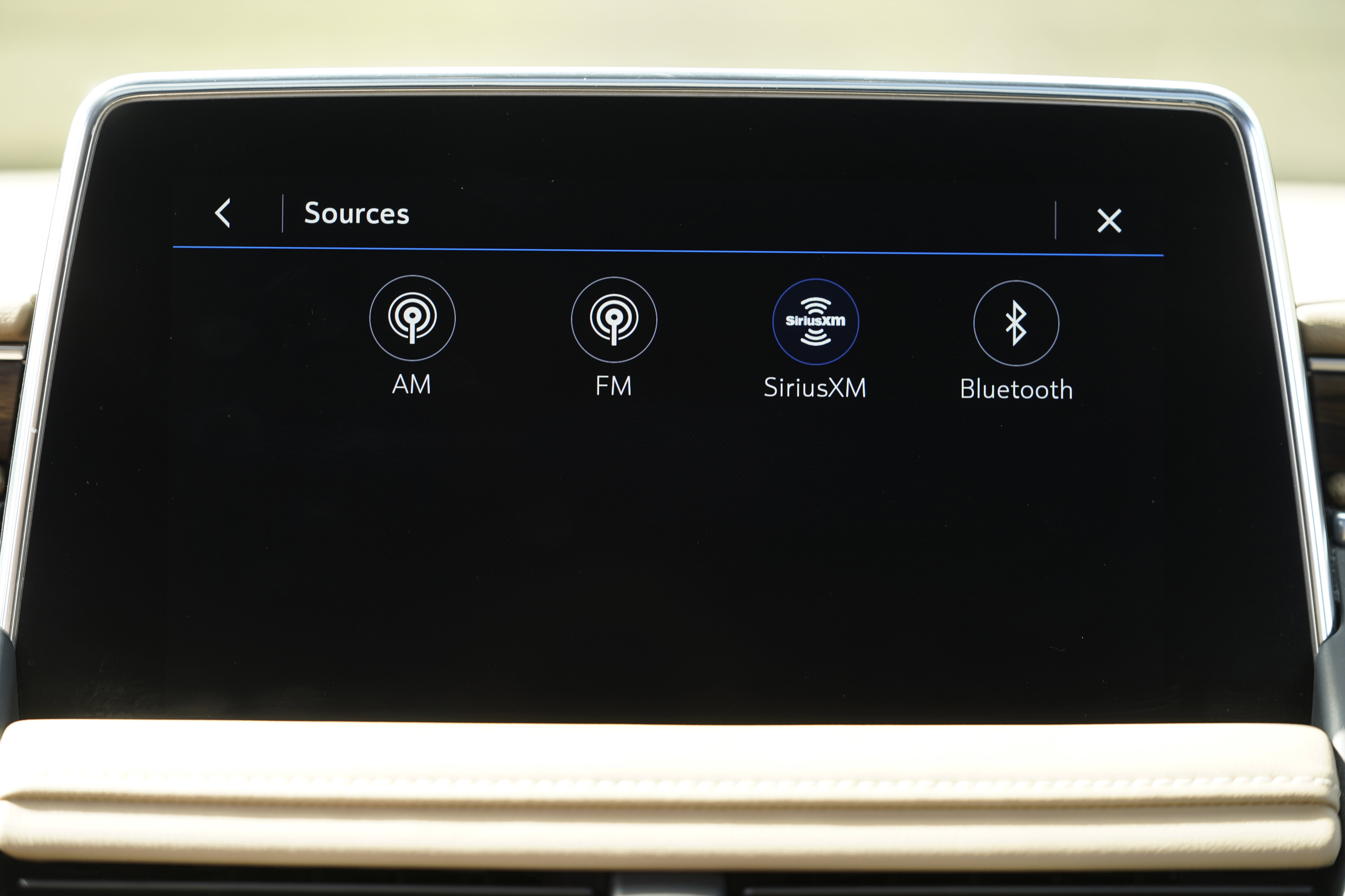 Used 2021 Chevrolet Suburban Premier w/ Premium Package RWD image 30