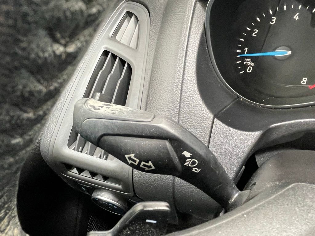 Used 2015 Ford Focus SE w/ SE Sport Package image 20